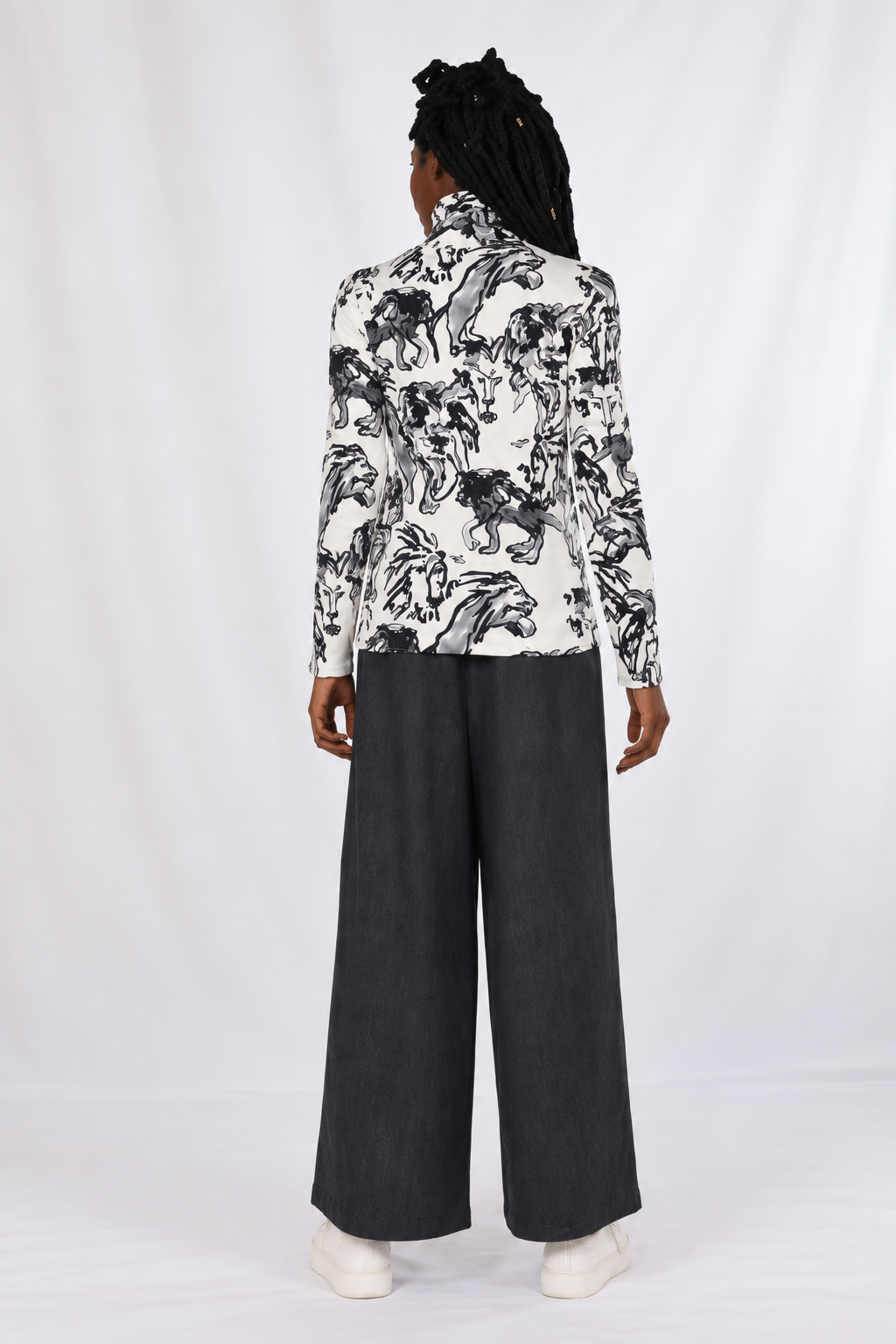 PLURAL Women's Lion Print Turtleneck Top